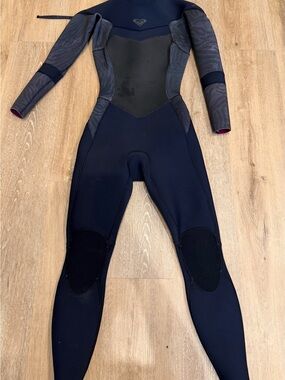 Roxy Women's Black  Full-Length Wetsuit size 4